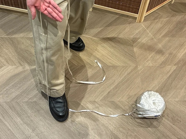 災害時に使えるビニール紐　ハサミを使わずに20秒で切れる方法が「簡単」