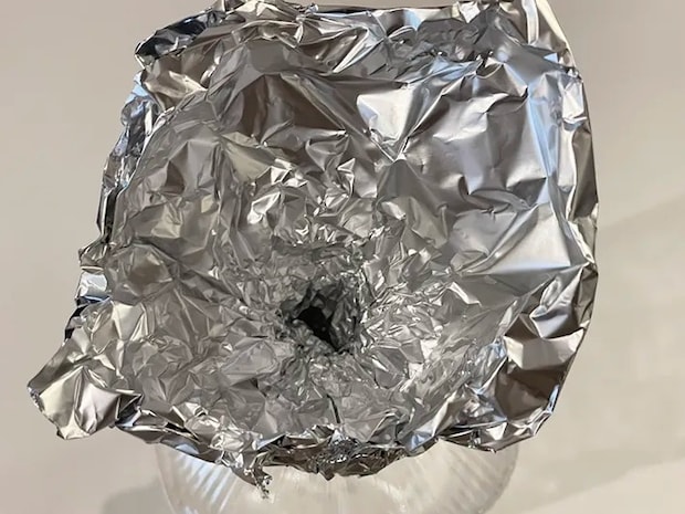 アルミホイル漏斗を上から見た写真（撮影：grapeライフハック編集部）