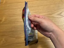 食べかけのお菓子に施した『裏技』が？　見事なアイデアに「すごい実用性」「絶対やる」
