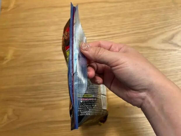 食べかけのお菓子に施した『裏技』が？　見事なアイデアに「すごい実用性」「絶対やる」