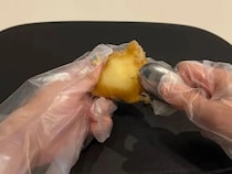 皮を剥きすぎてショウガが減る問題　スプーンで削る解決法に「長年の苦労が消えた」「最高」