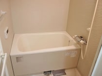 面倒なカビ取り掃除が激減！　入浴後に高温のお湯をかける予防術に「習慣にする」「試します」【浴室の豆知識4選】