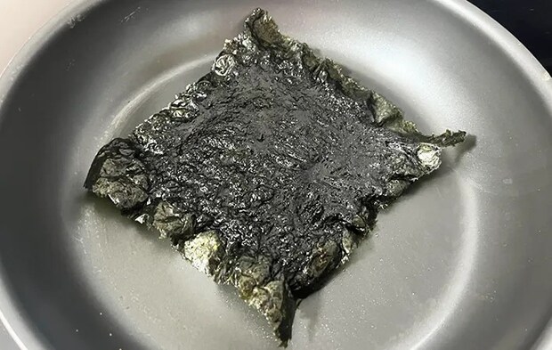 焼きのりを裏返した画像（撮影:エニママ）　