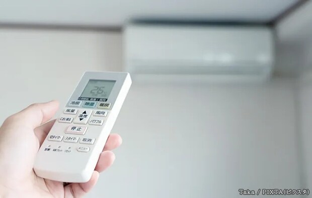 エアコンとリモコンの写真