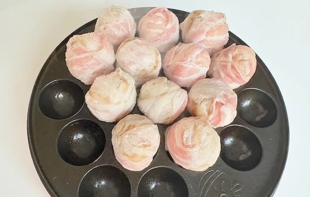 肉巻きおにぎりを焼いている画像（撮影：エニママ）