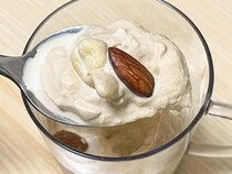 ジッパーつき保存袋にアイスとコーヒーを入れて…　暑い日に作りたい、10分でできる簡単シェイク