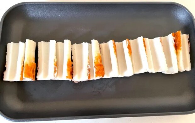半分に切ったちくわの画像（撮影：エニママ）