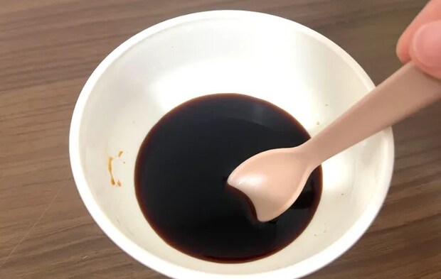 醤油、みりん、砂糖を混ぜ合わせた画像（撮影：エニママ）