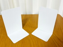 2つのブックエンドを輪ゴムで固定　袋をかぶせるだけで…「1つあると超便利」