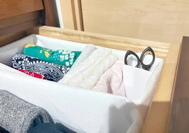 『チェストの引き出しに入れたハサミ』の写真（撮影：Classy Life）