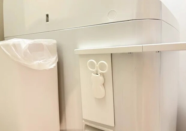 『洗濯機につけたハサミ』の写真（撮影：Classy Life）