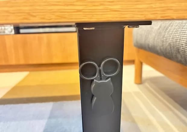『テーブルにつけたハサミ』の写真（撮影：Classy Life）