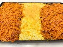 ナポリタンを2つに分けて…？　できたものに「手が止まらない」「普通のものに戻れない」