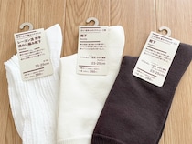 ハサミ不要！　無印良品の靴下、正しいタグの取り方に「いつも切ってた」