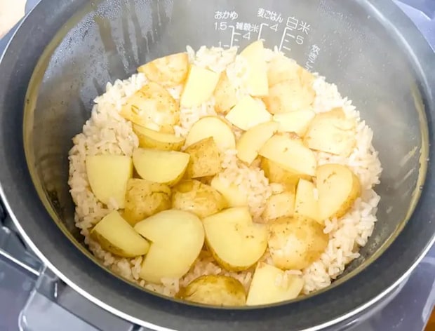 炊きあがった『新じゃがご飯』の画像（撮影：エニママ）