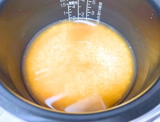 調味料と水を混ぜた画像（撮影：エニママ）