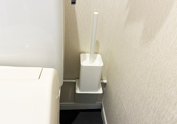 つっぱり棒とブックエンドの活用写真（撮影：grapeライフハック編集部）