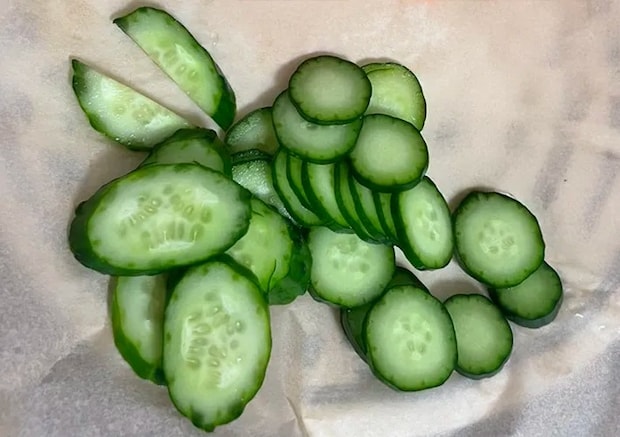 スライスしたキュウリの写真（撮影：grapeフード編集部）