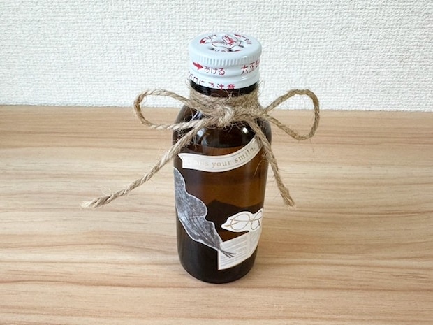 キャップを瓶につける（撮影：grapeライフハック編集部）