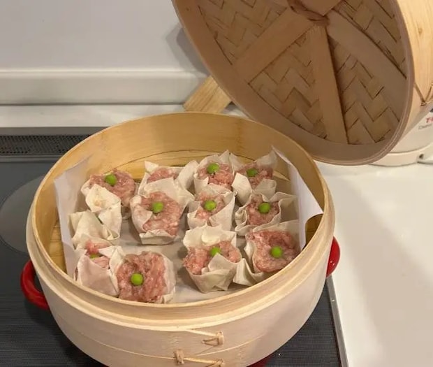 蒸し器で蒸す様子（撮影：grapeフード編集部）