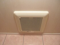 「見ていて爽快！」　トイレ換気扇の汚れをごっそり取る掃除テク【掃除の裏技4選】