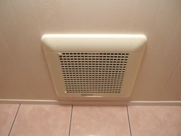 「見ていて爽快！」　トイレ換気扇の汚れをごっそり取る掃除テク【掃除の裏技4選】