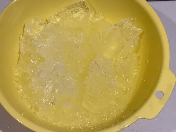 ボウルに入った氷（撮影：grapeライフハック編集部）