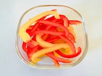 真似したくなるパプリカの食べ方　振るだけでできる簡単副菜レシピ