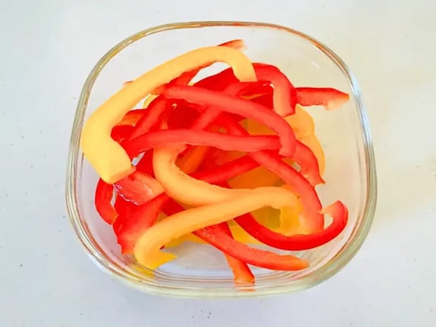 真似したくなるパプリカの食べ方　振るだけでできる簡単副菜レシピ