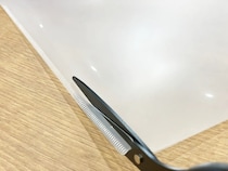 余ったクリアファイルに折り目をつけて？　『箱』を作ったら「100均いらず」かも！