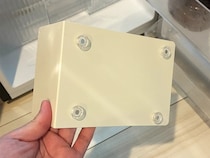 100均ブックエンドで冷蔵庫の収納力が2倍に　デッドスペースを救う2つの活用法に「これは助かる」