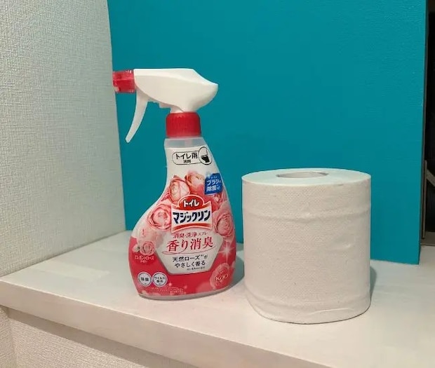 トイレマジックリンとトイレットペーパー（撮影：grapeライフハック編集部）