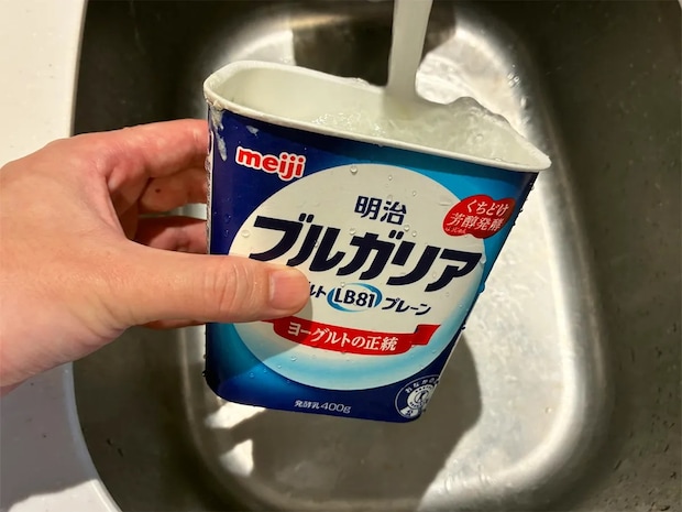 ヨーグルト容器のキッチン再利用法　夏場の生ゴミ収納に生かす、2ステップの簡単アイディア