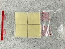 とろけるチーズを4等分して？　できたアレンジ“お菓子”に「リピート確定」【レシピ】