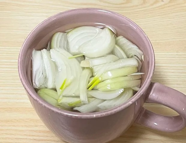 水にさらしたタマネギの写真（撮影：grapeフード編集部）