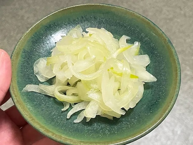 塩揉みしたタマネギの写真（撮影：grapeフード編集部）
