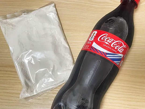 コーラとホットケーキミックスの写真（撮影：grapeフード編集部）