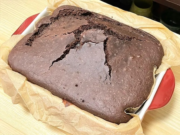 焼き上がった『コーラケーキ』の写真（撮影：grapeフード編集部）