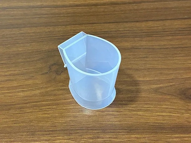 机に置かれたマヨケチャホルダー（撮影：grapeライフハック編集部）
