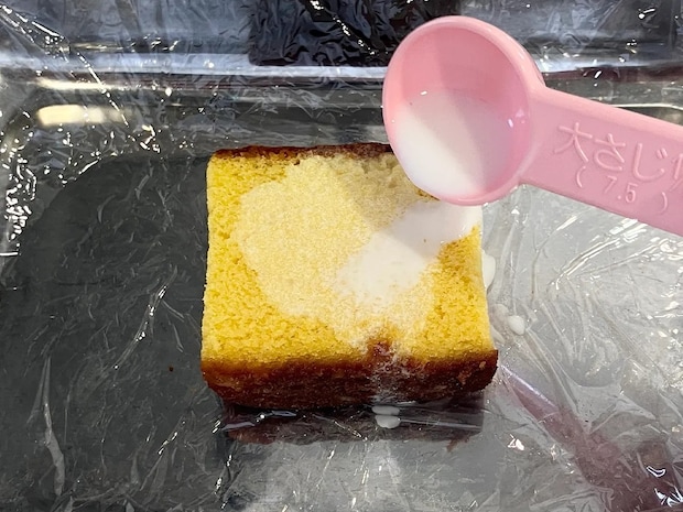 カステラに牛乳をかけて？　作業3分で完成“簡単”スイーツアレンジ【手順】