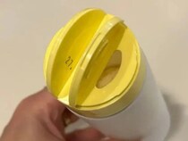 粉チーズの空き容器が便利アイテムに！　思わぬ使い道に「天才か」「マネしたい」