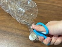 2Lペットボトルで0円簡単DIY！　家中で使える『ミニゴミ箱』の作り方【5分で完成】