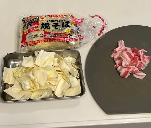 焼きそばの材料（撮影：grapeフード編集部）