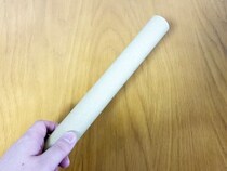 アルミホイルの芯、紐を通すと便利！　家事がラクになる活用法に「何本も集めたい」