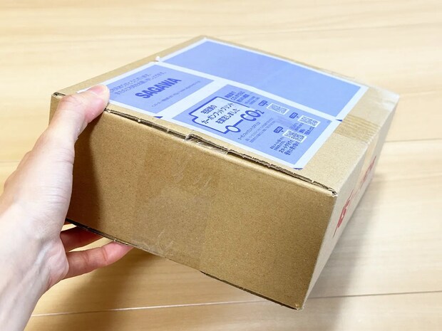 カッター不要でわずか10秒! ダンボールのテープを素手でサッと剥がす手順