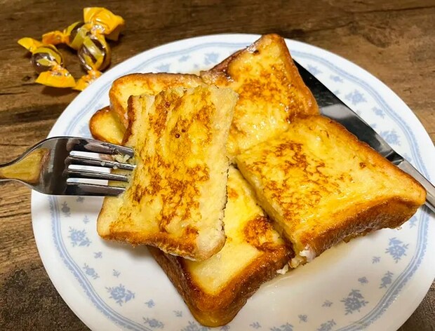 『カンロ飴』シロップをかけたフレンチトーストの写真（撮影：grapeフード編集部）