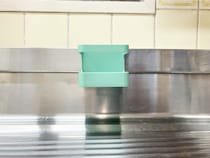 傘立てですが、傘には使いません　キッチン収納で役立つ裏ワザに「その手があったか」