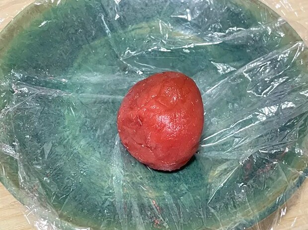 凍らせた梅干しの写真（撮影：grapeフード編集部）