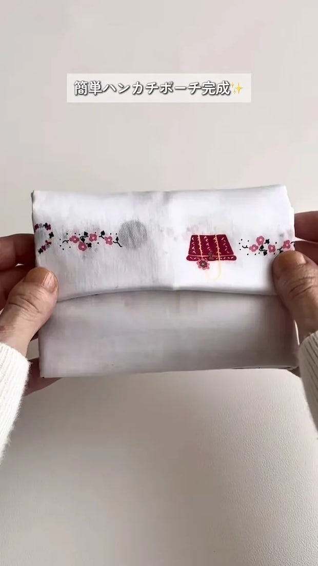 ハンカチを生かして作ったミニポーチ