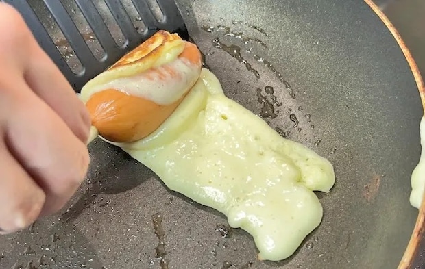 『ホットケーキミックスでアメリカンドッグ』を作る写真（撮影：キジカク）
